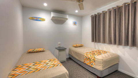 Alex Beach Cabins And Tourist Park - Brisbane Tourism 10
