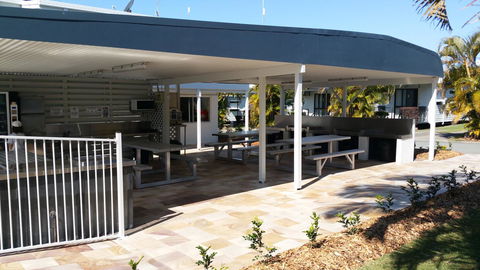 Alex Beach Cabins And Tourist Park - Brisbane Tourism 21