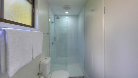 Alex Beach Cabins And Tourist Park - Brisbane Tourism 28