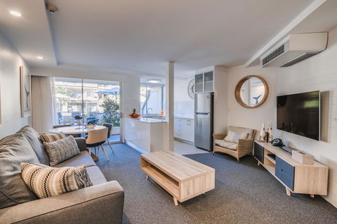 Hotel Laguna - Tourism Brisbane 1