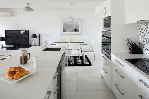 Hotel Laguna - Tourism Brisbane 3