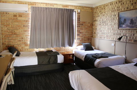 Clermont Country Motor Inn - Tourism Brisbane 7