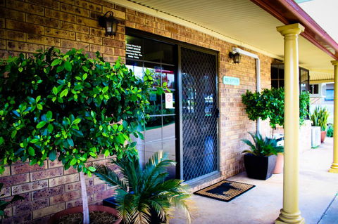 Clermont Country Motor Inn - Tourism Brisbane 1