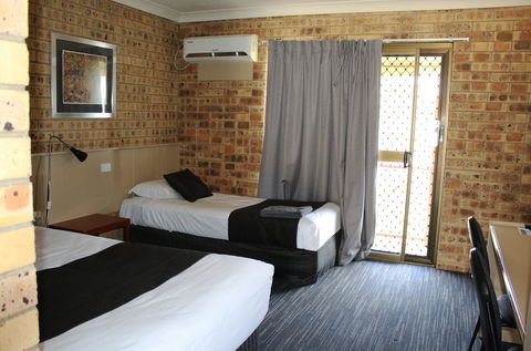 Clermont Country Motor Inn - Tourism Brisbane 2