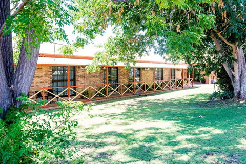 Clermont Country Motor Inn - Tourism Brisbane 4