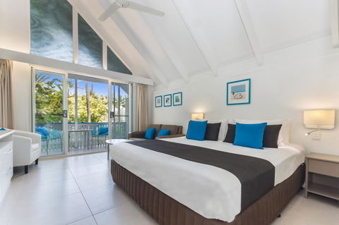 By The Sea Port Douglas - Tourism Brisbane 9