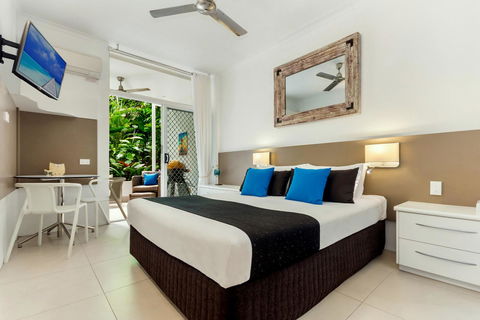 By The Sea Port Douglas - Tourism Brisbane 11