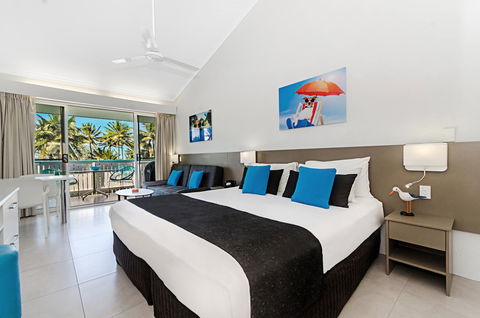 By The Sea Port Douglas - Tourism Brisbane 4