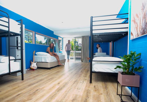 Rainbow Bay Backpackers - Tourism Brisbane 11