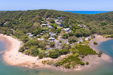 Sunset Cabins 1770 - Tourism Brisbane 1