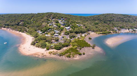 Sunset Cabins 1770 - Tourism Brisbane 3