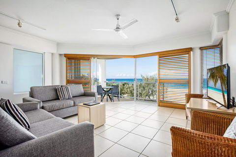 Rolling Surf Resort - Tourism Brisbane 11
