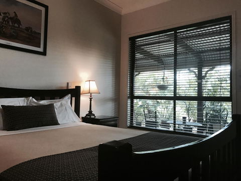 The Bearded Dragon Boutique Hotel - Tourism Brisbane 0