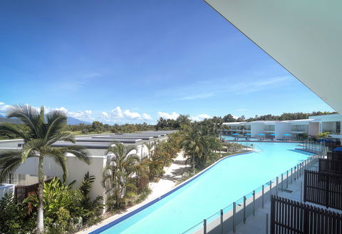 Pool Resort Port Douglas - Brisbane Tourism 11