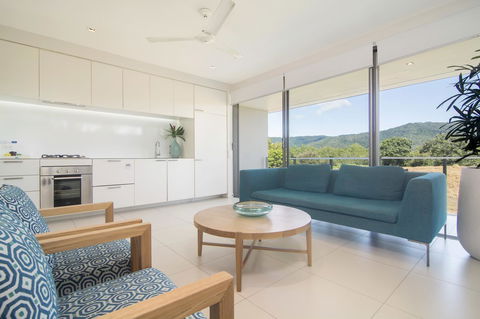 Pool Resort Port Douglas - Brisbane Tourism 13