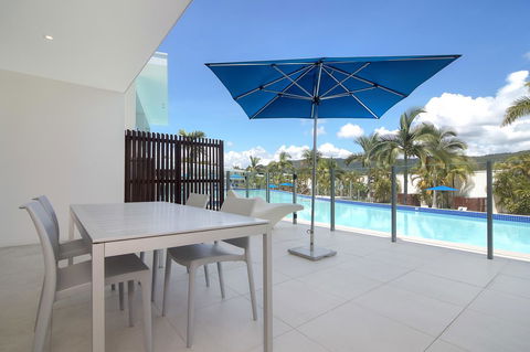 Pool Resort Port Douglas - Brisbane Tourism 9