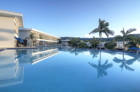 Pool Resort Port Douglas - Brisbane Tourism 1