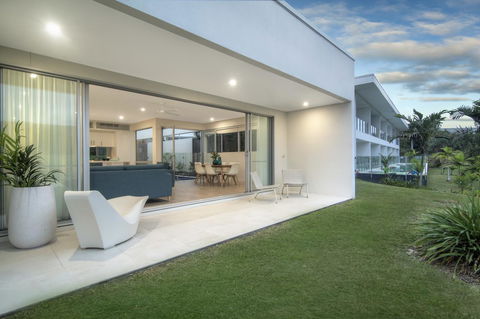 Pool Resort Port Douglas - Brisbane Tourism 41