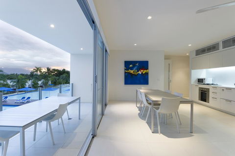 Pool Resort Port Douglas - Brisbane Tourism 16