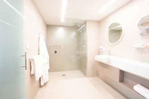 Pacific Hotel Cairns - Tourism Brisbane 5