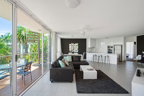 Noosa Tropicana - Tourism Brisbane 10