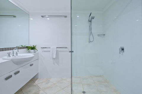 Noosa Tropicana - Tourism Brisbane 24