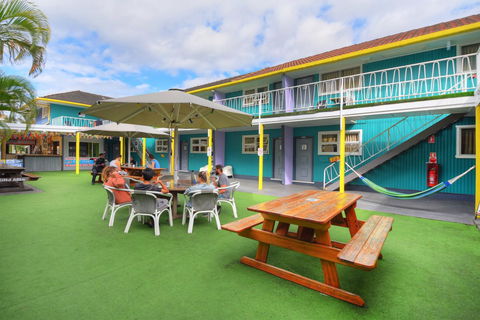 Backpackers In Paradise 18-35 Hostel - Tourism Brisbane 2
