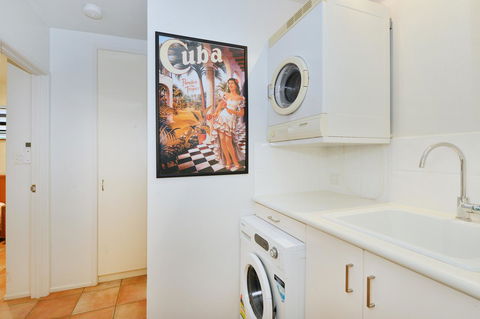 [ ANDY'S BEACH HOUSE ] - Tourism Brisbane 30