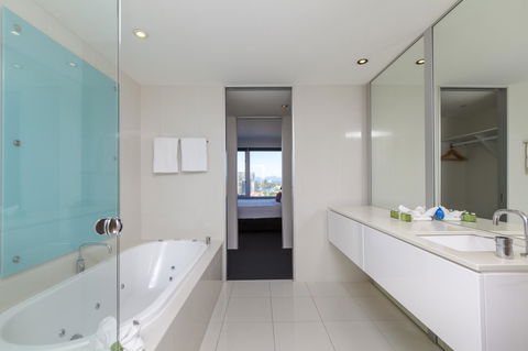 Q1 Resort & Spa - Official - Tourism Brisbane 1