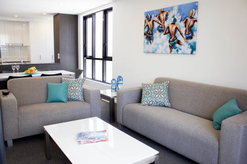 Synergy Broadbeach - Official - Brisbane Tourism 10