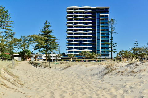 Iconic Kirra Beach Resort - Tourism Brisbane 7