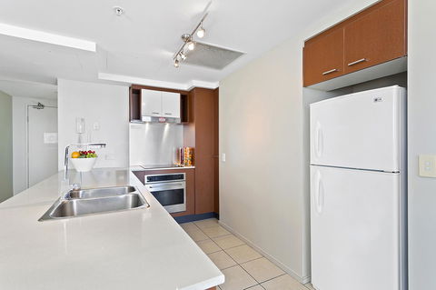 Beach Stay - Ocean & Riverview Resort Chevron Renaissance Central Surfers Paradise - Tourism Brisbane 5