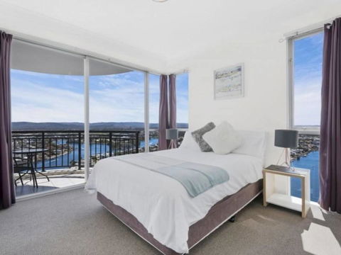 Beach Stay - Ocean & Riverview Resort Chevron Renaissance Central Surfers Paradise - Tourism Brisbane 1