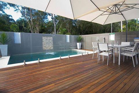 Beach House On Tradewinds Avenue - Brisbane Tourism 11