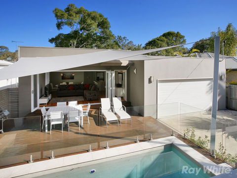 Beach House On Tradewinds Avenue - Brisbane Tourism 1