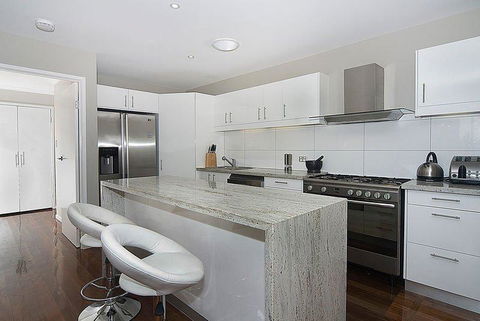 Beach House On Tradewinds Avenue - Brisbane Tourism 4