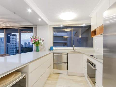 Sunbird Beach Resort Main Beach - Tourism Brisbane 8