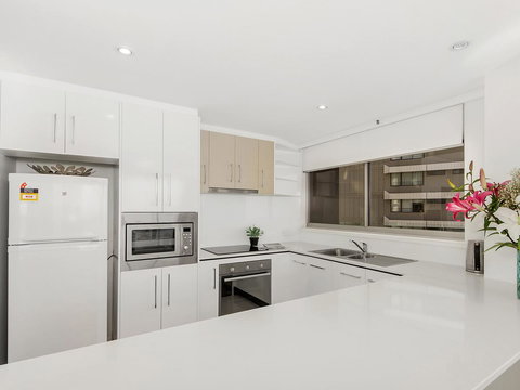 Sunbird Beach Resort Main Beach - Tourism Brisbane 16