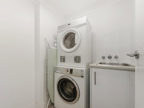Sunbird Beach Resort Main Beach - Tourism Brisbane 25