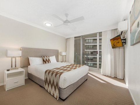 Sunbird Beach Resort Main Beach - Tourism Brisbane 24