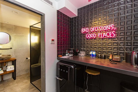 The Pink Hotel Coolangatta - Brisbane Tourism 15