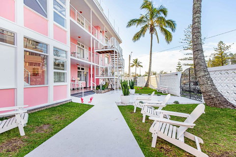 The Pink Hotel Coolangatta - Brisbane Tourism 2