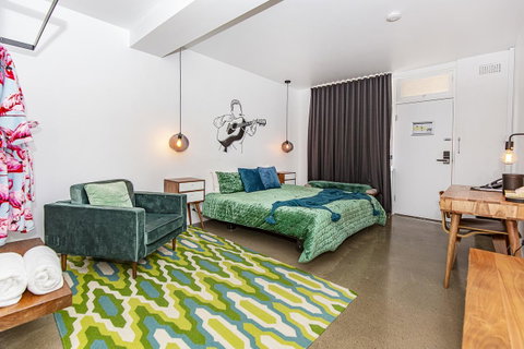 The Pink Hotel Coolangatta - Brisbane Tourism 28