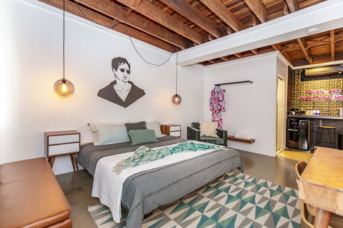 The Pink Hotel Coolangatta - Brisbane Tourism 24
