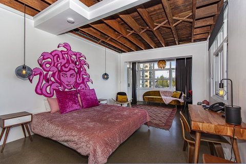 The Pink Hotel Coolangatta - Brisbane Tourism 33