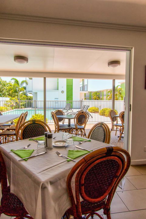 Mackay Oceanside Central Hotel Official - Brisbane Tourism 6