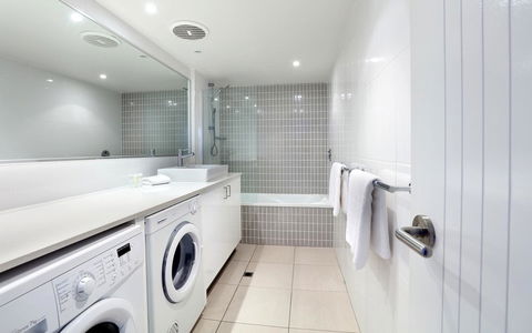 Peninsular Beachfront Resort - Tourism Brisbane 24