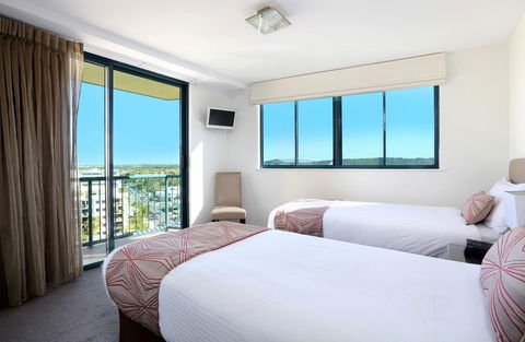 Peninsular Beachfront Resort - Tourism Brisbane 5