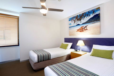 Peninsular Beachfront Resort - Tourism Brisbane 13