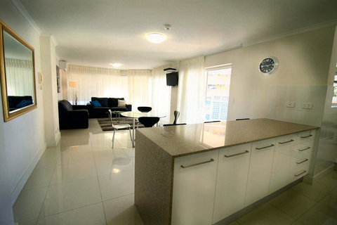 Grosvenor Beachfront Apartments Surfers Paradise - Tourism Brisbane 3